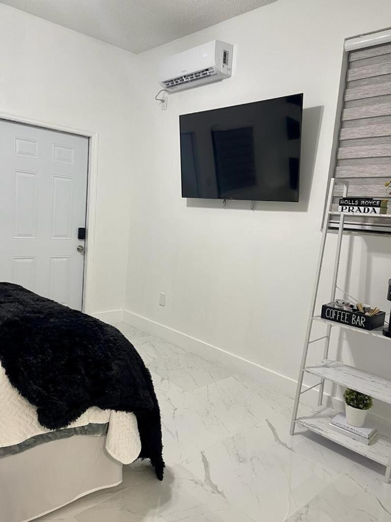 Cozy Studio, Prime Location, Remodeled, 1 Parking West Palm Beach Ngoại thất bức ảnh